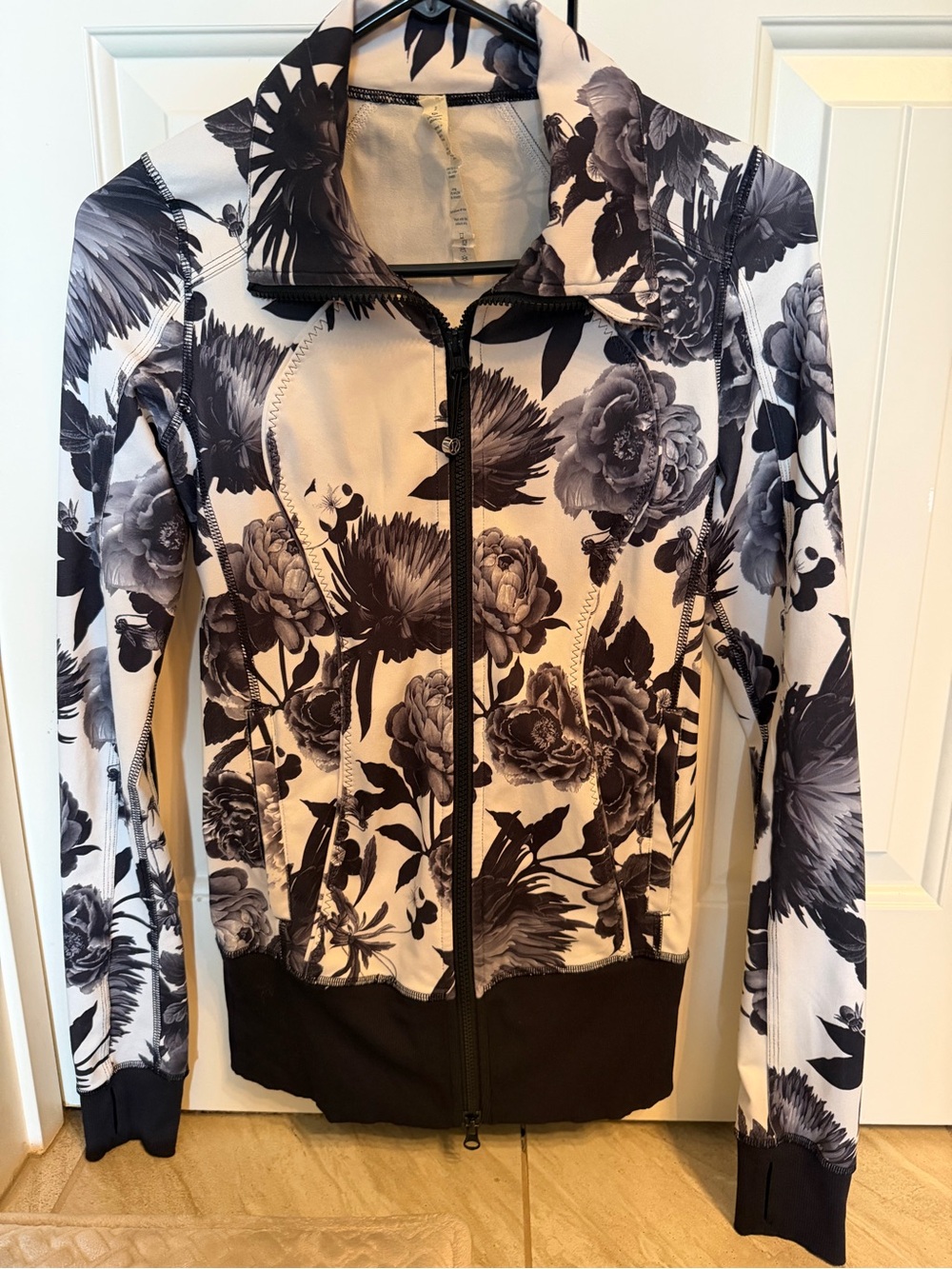 lululemon athletica Black and White Floral Define Jacket size 2